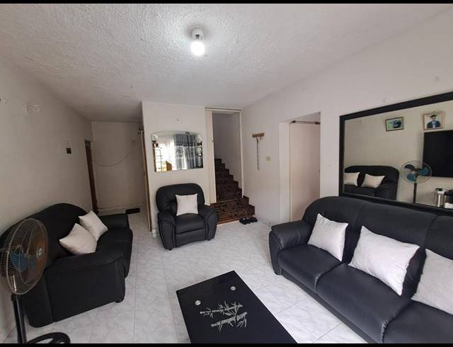 4 BEDROOM APARTMENT FOR SALE IN TONGAAT CENTRAL